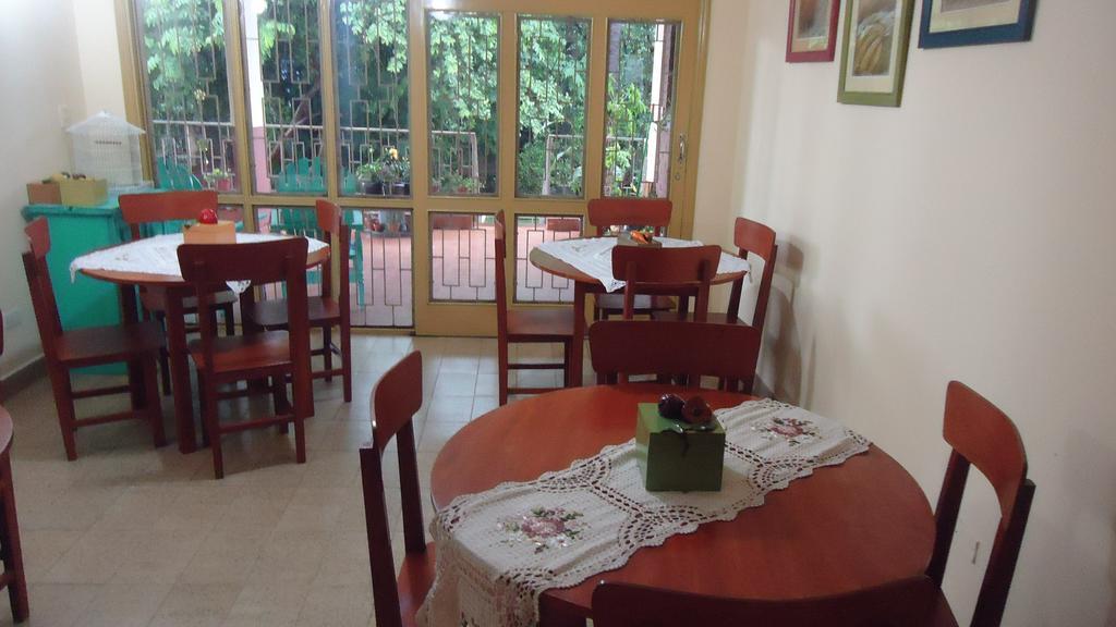 La Casa De Pedro Hostel Encarnacion Ngoại thất bức ảnh